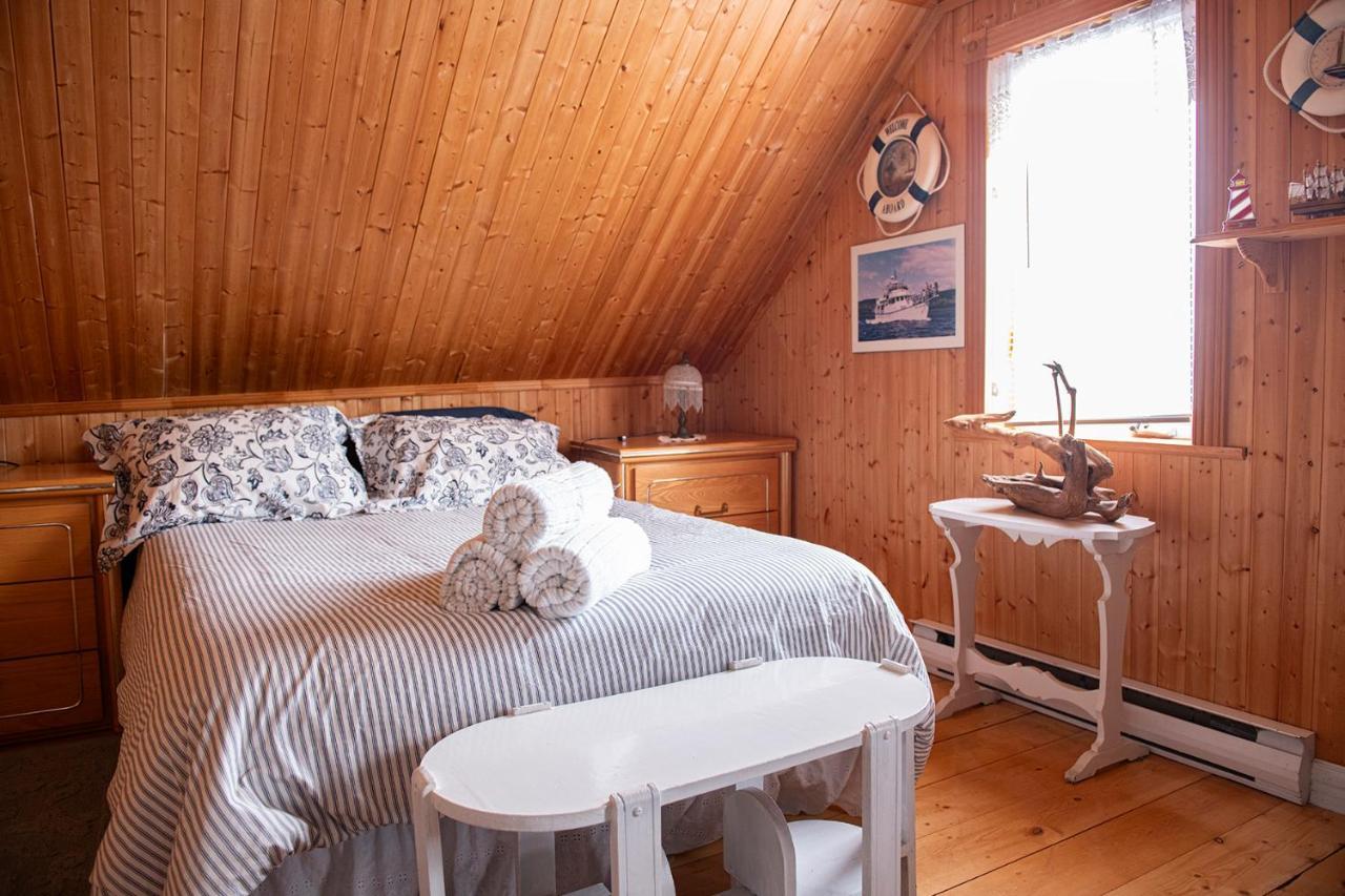 Bed & Cafe Petit Papillon Bed & Breakfast Grandes-Bergeronnes Exterior photo