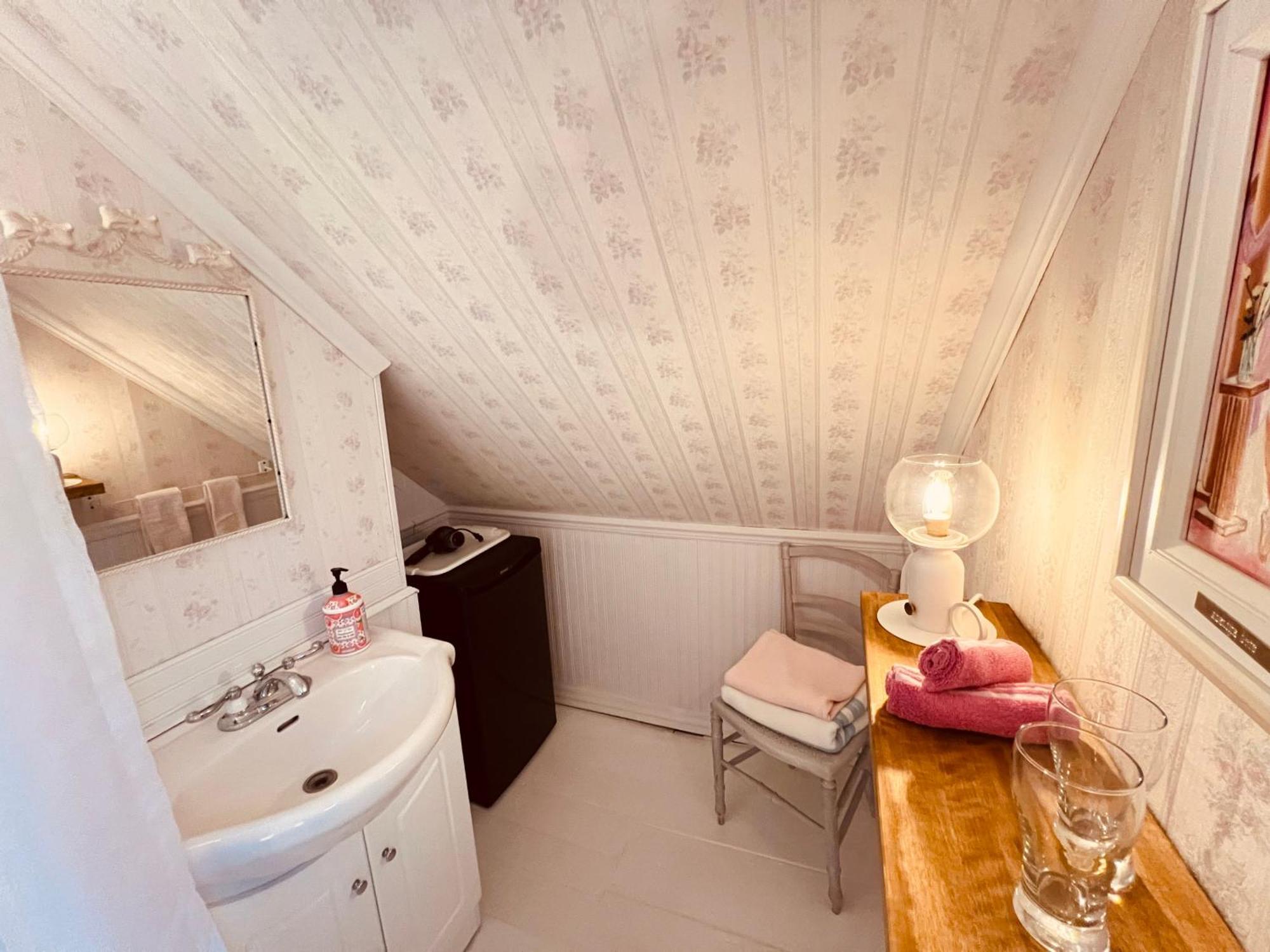 Bed & Cafe Petit Papillon Bed & Breakfast Grandes-Bergeronnes Room photo